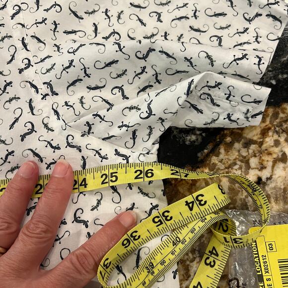 Old Navy Men's White W/Gecko Print Classic Slim Fit Button Down Shirt - SIZE XXL - Picture 6 of 7